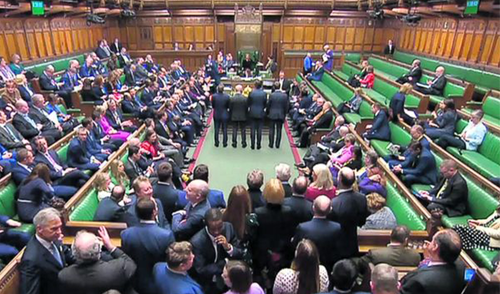 Anuncio. Instantes del resultado de la votación sobre el Acuerdo de Retirada de la UE. (Foto: AFP)