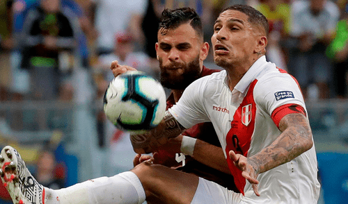 Periodista brasileño asombrado por la cantidad de camisetas con la 9 de Paolo Guerrero Periodista brasileño asombrado por la cantidad de camisetas con la 9 de Paolo Guerrero