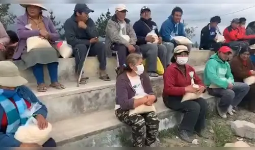 El burgomaestre entregó bolsas de arroz a familias de las zonas altas de Cayma.
