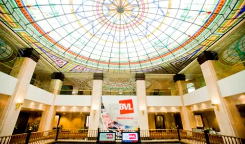 Solo el sector financiero ha logrado iniciar con cifras en verde. Foto: BVL