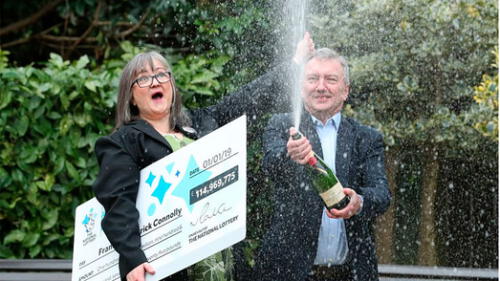 Esposos ganan millonario premio de lotería y lo compartirán con 50 amigos