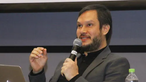 Profesor de la PUCP acusado de violación se pronuncia en Facebook 