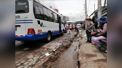 Arequipa: hueco en avenida Vidaurrázaga pone en peligro a miles [VIDEO]