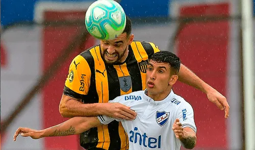 Peñarol vs Nacional en el clásico de Uruguay