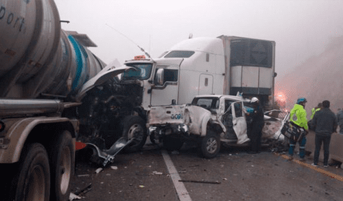 30 vehículos se estrellan y provocan tragedia en México 30 vehículos se estrellan y provocan tragedia en México
