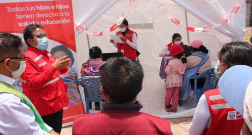 Funcionarios del Midis inscribieron a familias de esta jurisdicción en la región Puno. Foto: Midis.