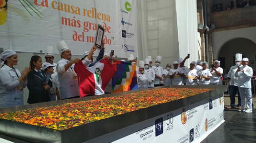 Cusco: Nuevo Récord Guinness por causa rellena más grande del mundo [FOTOS Y VIDEO]​​​​​​​