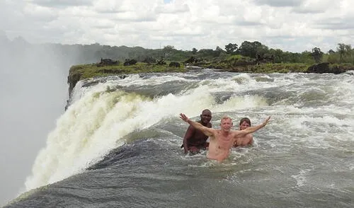 Bill dirige el blog World Tattoo Traveler, donde relata sus aventuras en todo el mundo. Foto: Captura.