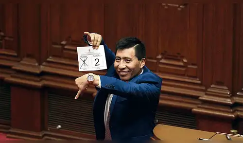 Evaluarán denuncia constitucional contra fujimorista Moisés Mamani