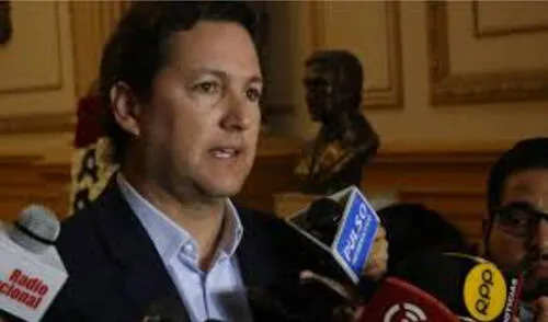 Fujimorista Daniel Salaverry contrató como asesor a investigado por la Fiscalía Fujimorista Daniel Salaverry contrató como asesor a investigado por la Fiscalía