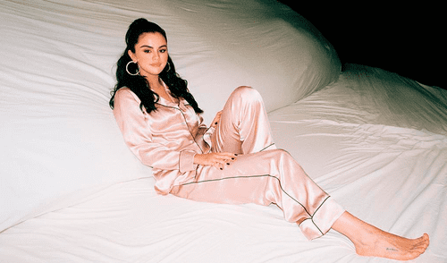 Selena Gomez enamora a fans con sensual figura en bikini [VIDEO]