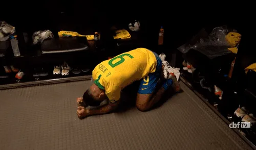 El delantero fue expulsado a los 70' por una falta sobre Carlos Zambrano. El delantero fue expulsado a los 70' por una falta sobre Carlos Zambrano.