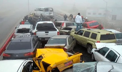 En su mayoría las familias que se quedaron varadas en la autopista venían de Monterrey a pasar el Año Nuevo. (FOTO: Twitter) Accidente vehicular