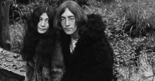 John Lennon y Yoko Ono.