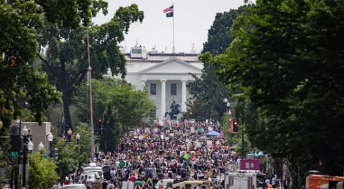 Manifestantes acudieron hasta la Casa Blanca a protestar por la violencia policial. Foto Geety Images Manifestantes acudieron hasta la Casa Blanca a protestar por la violencia policial. Foto Geety Images