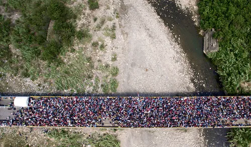 El puente a una dura realidad: el éxodo venezolano reta a países de Latinoamérica El puente a una dura realidad: el éxodo venezolano reta a países de Latinoamérica