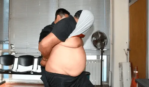 Con total sangre fría, un hombre acabó con la vida de su exnuera cuando se encontraba caminando con su nueva pareja y su nieto. (Foto: El Sol) Suegro persiguió a exnuera, la atropelló y la mató delante de su nieto