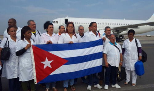 Brigada de médicos cubanos llegó al Perú para atender a damnificados Brigada de médicos cubanos llegó al Perú para atender a damnificados