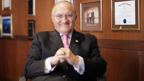 Ministro D' Alessio es respaldado por profesores de Centrum Católica