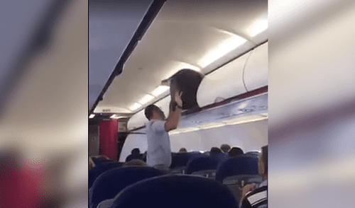 Facebook: pasajero intenta acomodar su equipaje y se vuelve viral [VIDEO]