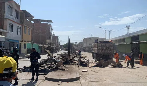 Municipio desalojó a comerciantes informales. Foto: La República. desalojo