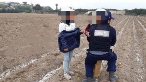 Serenos ayudan a menores que deambulaban por la chacra de yucas. (Foto: Difusión)