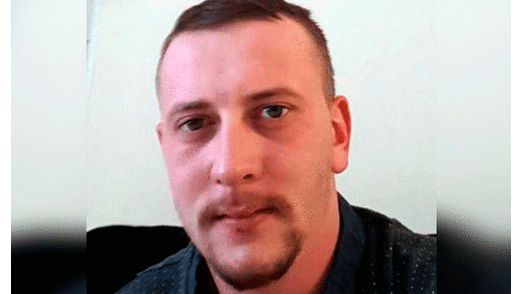 Hombre asesina a su amigo con una pesa y comparte las fotos de su cuerpo