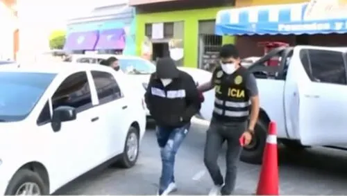 PNP intervino a Toño Centella durante fiesta clandestina. Foto: captura América Tv PNP intervino a Toño Centella durante fiesta clandestina. Foto: captura América Tv