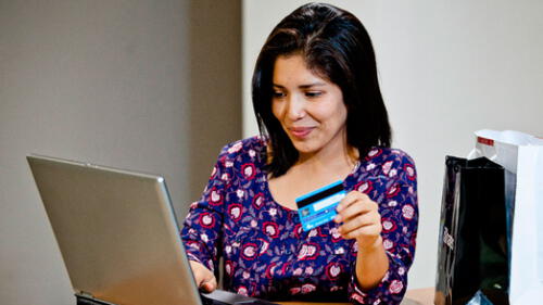 Compras online: ¿Cuánto dinero gastan los peruanos al mes en tiendas digitales?