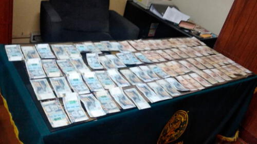 Autoridades capturaron a dos delincuentes que robaron más de S/4000. Créditos: PNP.