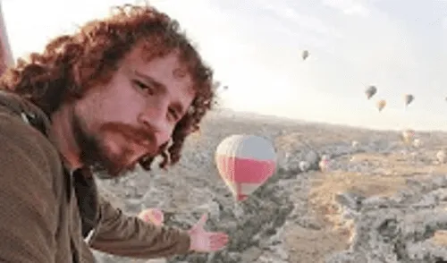 Youtuber Luisito Comunica visita los estudios de RTV para entrevista Youtuber Luisito Comunica visita los estudios de RTV para entrevista