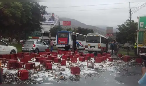 Facebook viral: avenida en San Juan de Lurigancho queda inundada de cerveza tras mala maniobra de conductor [VIDEO]