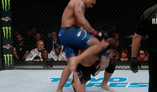 UFC: peleador es descalificado por cometer un rodillazo ilegal a su oponente [VIDEO]