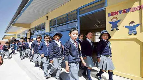 Más de 800 mil escolares hoy retornan a clases