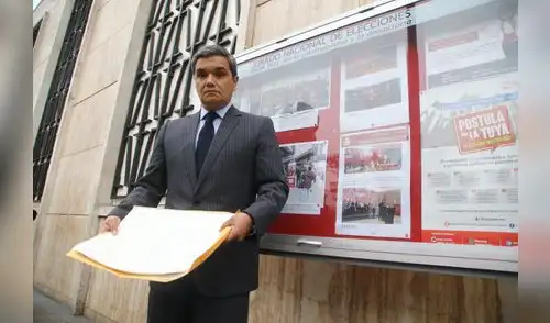 Sociedad de Radio y TV entregó firmas al JNE contra Ley Mordaza Sociedad de Radio y TV entregó firmas al JNE contra Ley Mordaza