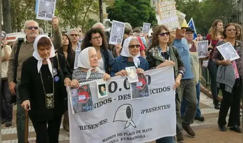 Madres de Plaza de Mayo conmemoran 40 años de lucha por los desaparecidos Madres de Plaza de Mayo conmemoran 40 años de lucha por los desaparecidos