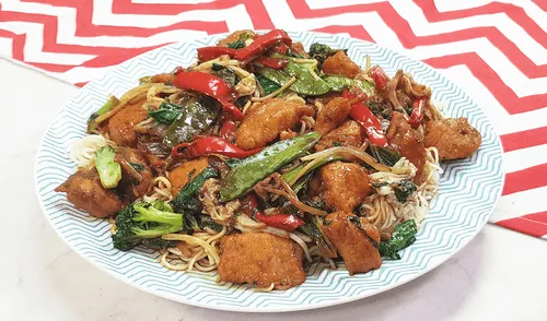 Esta es la receta del mágico tallarín saltado peruano.