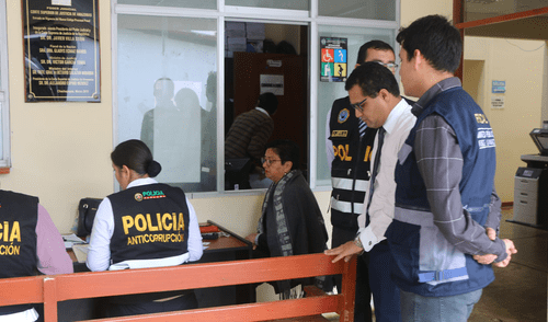 la trabajadora solicitó 3 mil soles para el fiscal y 10 mil soles para los jueces.