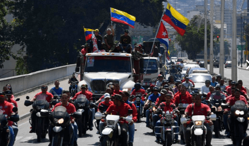 Colectivos de Venezuela prometen respaldo a Nicolás Maduro con "sangre y fuego"