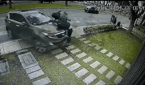 Atropello. Sin embargo,  fueron arrollados por la camioneta de González.