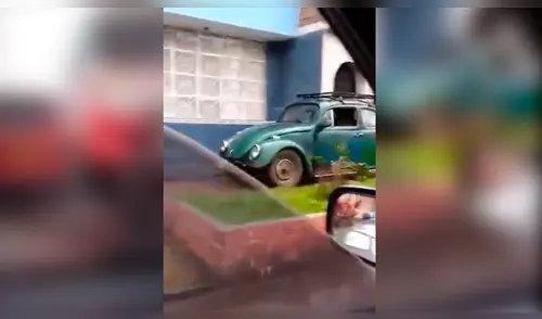 Indignación por peruano que condujo su auto sobre la vereda para evitar el tráfico [VIDEO]