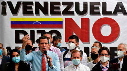 El líder opositor venezolano, Juan Guaidó, durante una conferencia de prensa en la que da inicio a la consulta popular. Foto: AFP Venezuela.