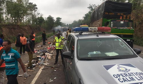 Choque frontal entre dos autobuses deja 65 muertos en Ghana Choque frontal entre dos autobuses deja 65 muertos en Ghana