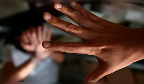 Respuesta a mujer que denunció intento de violación a su hija: "Tiene que mudarse, no podemos hacer nada" Respuesta a mujer que denunció intento de violación a su hija: "Tiene que mudarse, no podemos hacer nada"