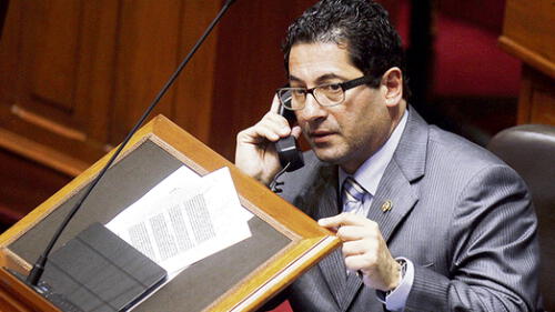 Renuncia de Heresi a PPK erosiona más al oficialismo Renuncia de Heresi a PPK erosiona más al oficialismo