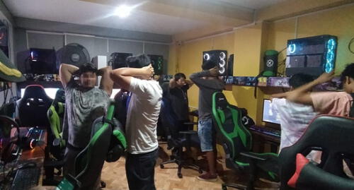 Dueña del local y clientes fueron intervenidos por la Policía.