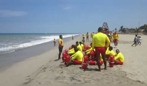 PNP resguardará integridad de bañistas en playas de Tumbes PNP resguardará integridad de bañistas en playas de Tumbes