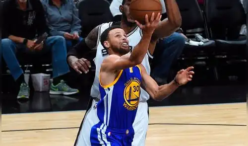 Warriors vence 120-108 a los Spurs en el tercer juego de la Conferencia Oeste de la NBA