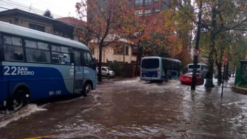 Gigantescas trombas marinas al sur de Chile deja un muerto [VIDEOS]
