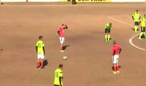 YouTube: Dybala anotó un 'gol imposible' pese a la barrera más grande del mundo [VIDEO]